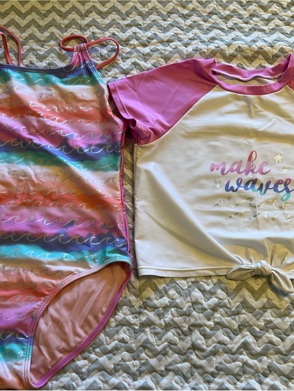 fabkids Pink White Multicolor Wave Swimset Rashguard & One-Piece